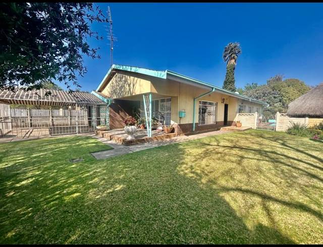 4 BEDROOM HOUSE FOR SALE IN VANDERBIJLPARK SW 1